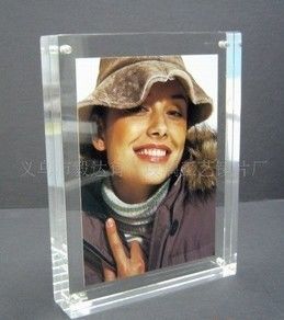 Eco-friendly Durable Acrylic Photo Frames Clear 10mm / 15mm / 18mm With Magnet